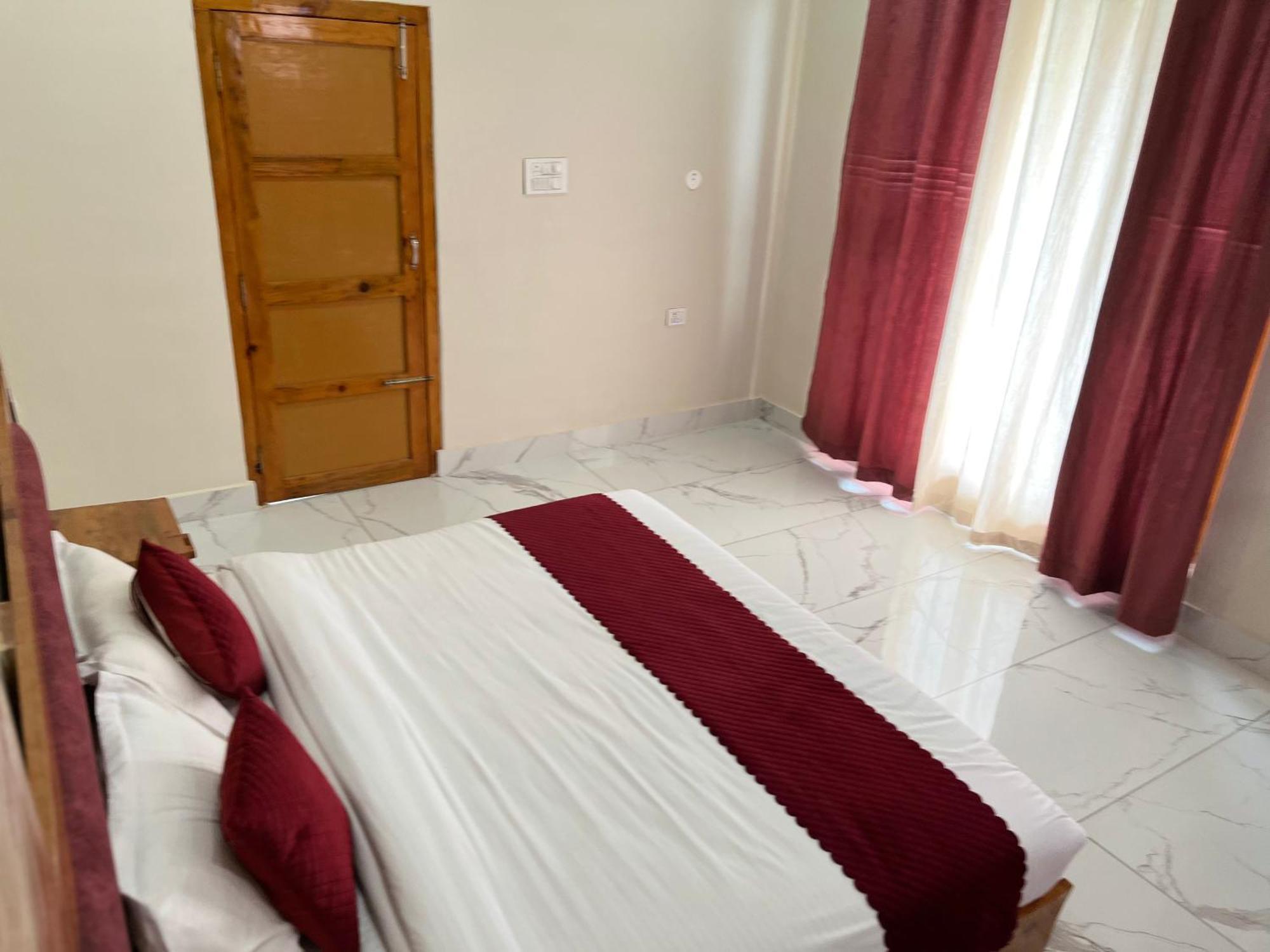 Himalayan Hill Top Resort Kanatal Εξωτερικό φωτογραφία